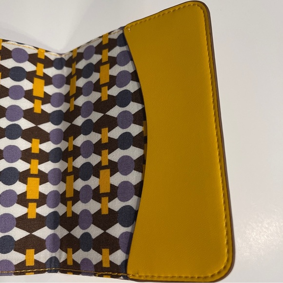 Vera Bradley Golden Yellow Vegan Leather Passport Cover - Picture 4 of 6